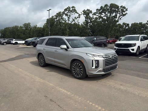Used 2024 Hyundai Palisade Calligraphy FWD image 4