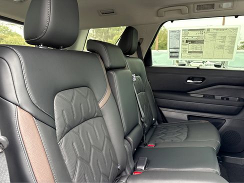 New 2026 Nissan Pathfinder Platinum w/ Cargo Package image 13
