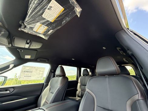 New 2025 Nissan Armada SL w/ Captain's Chari Seat Package image 19