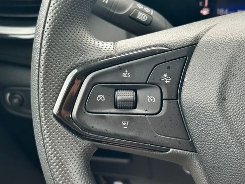 Used 2025 Chevrolet TrailBlazer LT AWD/4WD image 32