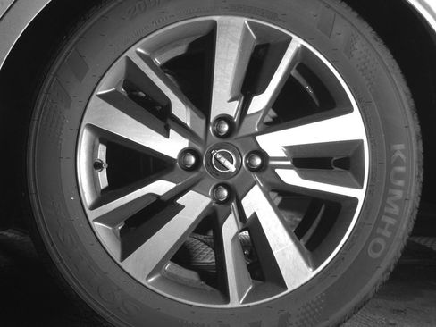 Used 2025 Nissan Versa SV FWD image 14