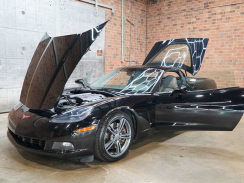 Used 2009 Chevrolet Corvette Convertible w/ Preferred Equipment Group RWD image 26