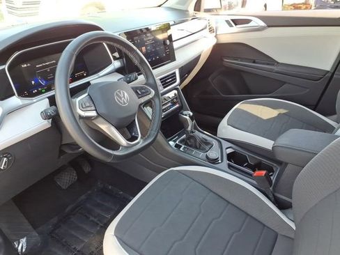 Used 2025 Volkswagen Taos SE AWD/4WD image 10