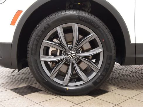 Used 2022 Volkswagen Tiguan SE AWD/4WD image 26