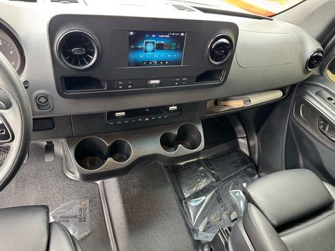 Used 2019 Mercedes-Benz Sprinter 2500 image 14