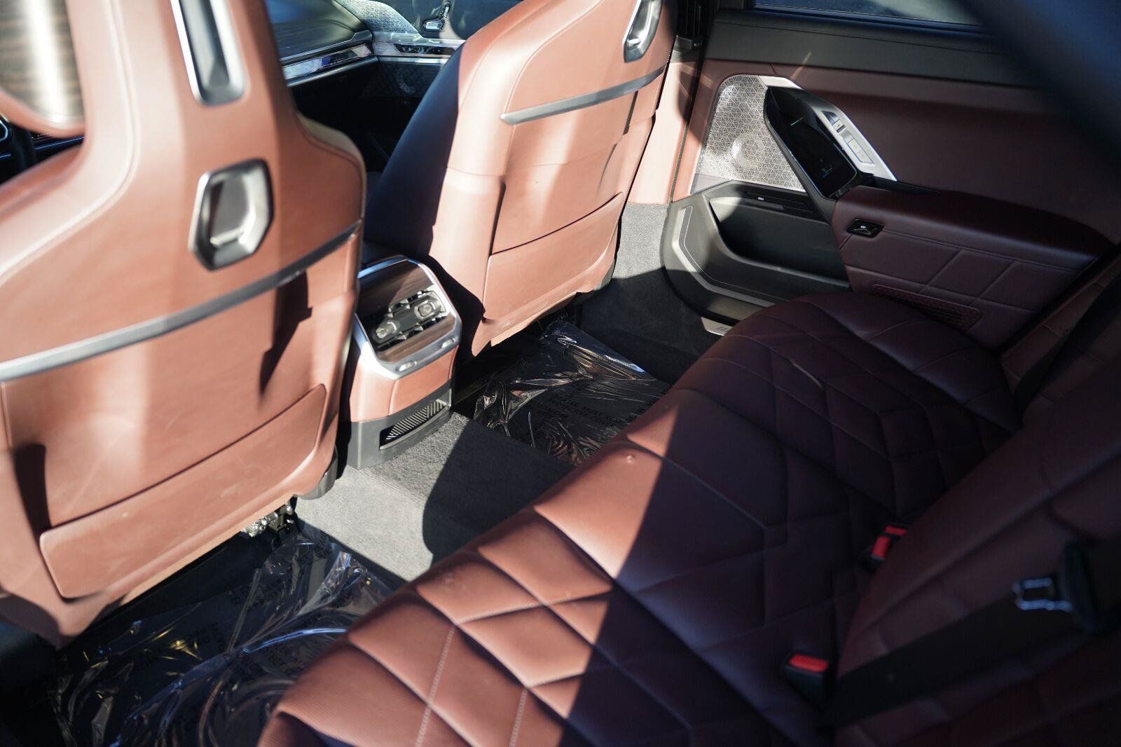 Used 2023 BMW 760i xDrive AWD/4WD image 17