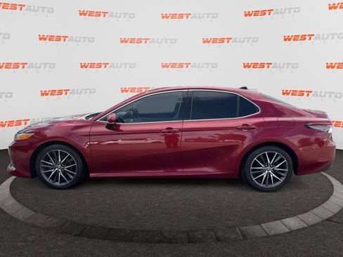 Used 2022 Toyota Camry XLE w/ Navigation Package FWD image 2
