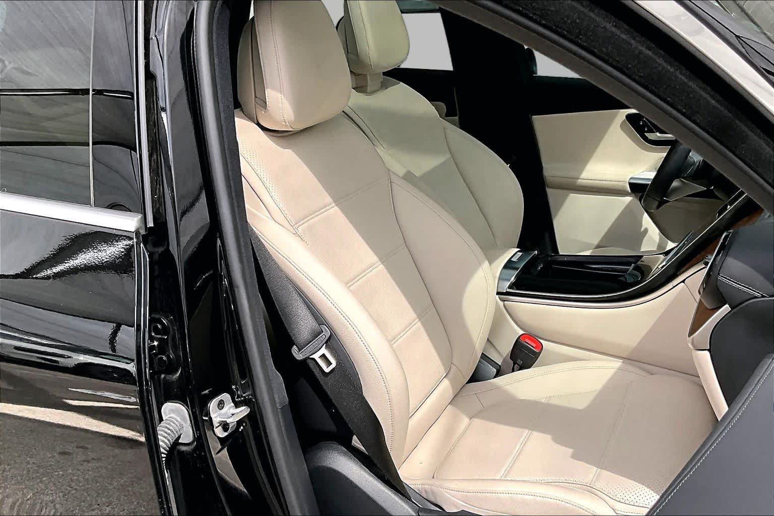 Used 2024 Mercedes-Benz GLC 300 4MATIC image 9