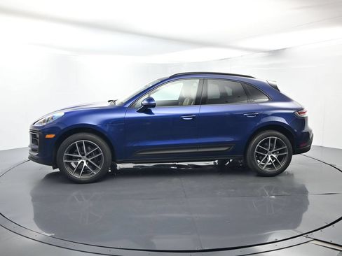 Certified 2025 Porsche Macan AWD/4WD image 2