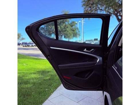 Used 2025 Genesis G70 2.5T RWD image 6