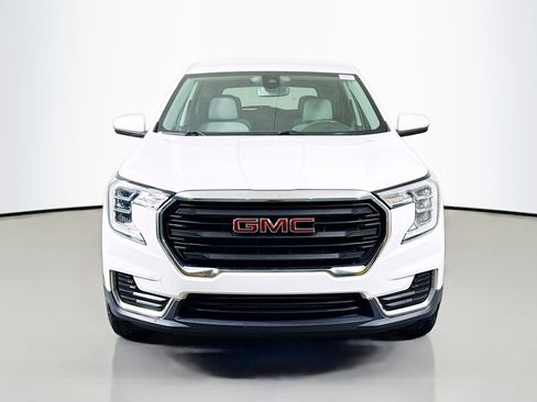 Used 2022 GMC Terrain SLE image 2