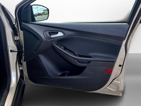 Used 2018 Ford Focus SE image 26