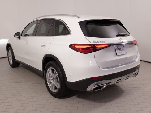 Used 2023 Mercedes-Benz GLC 300 4MATIC image 16