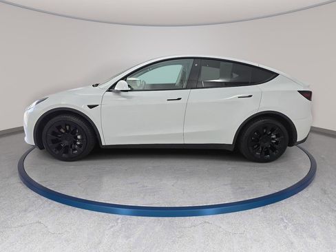 Used 2023 Tesla Model Y Long Range image 4