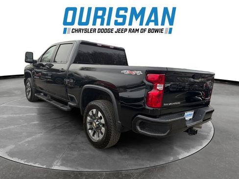 Used 2024 Chevrolet Silverado 2500 Custom w/ Custom Value Package image 4