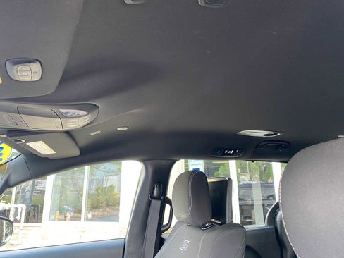 Used 2021 Chrysler Pacifica Touring w/ Uconnect Theater Family Group AWD/4WD image 28
