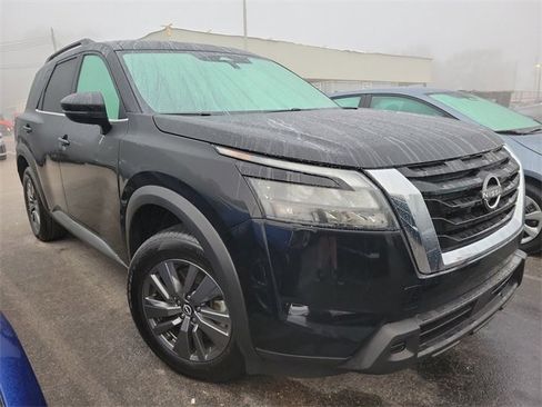Used 2025 Nissan Pathfinder SV image 1