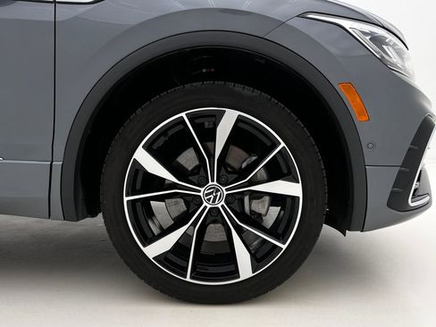 Used 2024 Volkswagen Tiguan SEL R-Line image 29