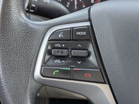 Used 2017 Hyundai Elantra SE FWD image 19