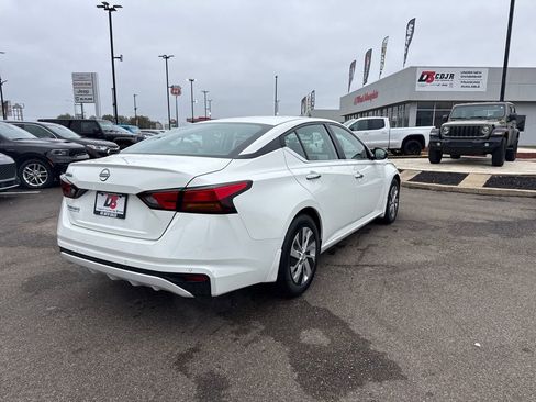 Used 2024 Nissan Altima 2.5 S image 10