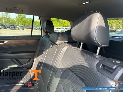 Used 2024 Volkswagen Atlas SE w/ Black Wheel Package image 9