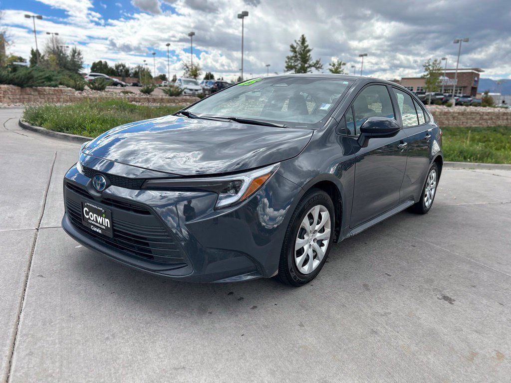 Used 2025 Toyota Corolla LE FWD image 3