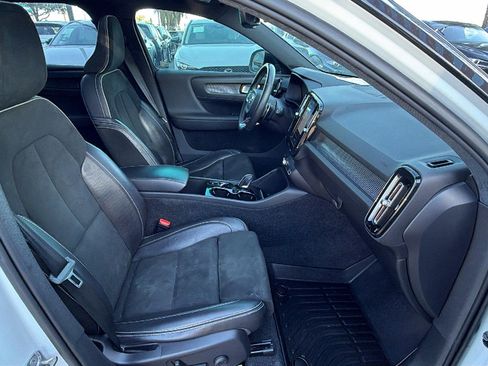 Used 2020 Volvo XC40 T5 R-Design image 38