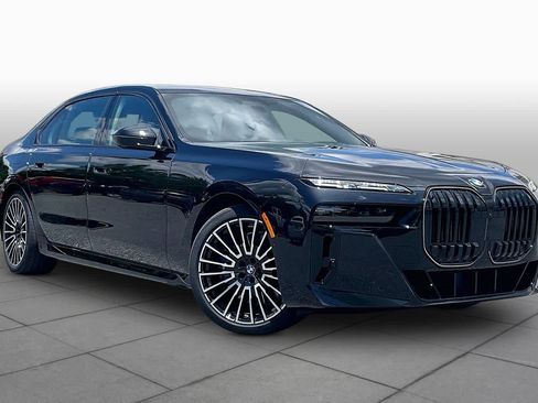 Used 2026 BMW 760i xDrive w/ Executive Package AWD/4WD image 2