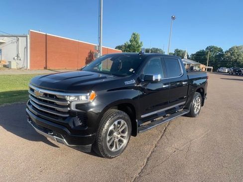 Used 2023 Chevrolet Silverado 1500 High Country AWD/4WD image 3