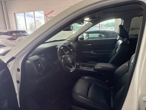 Used 2022 Nissan Pathfinder SL w/ SL Premium Package FWD image 7