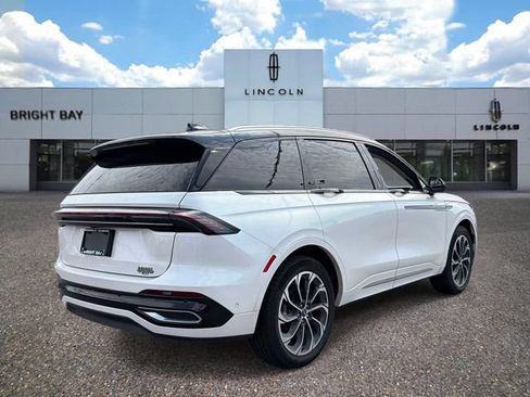 Certified 2024 Lincoln Nautilus Reserve w/ Equipment Group 202A AWD/4WD image 5