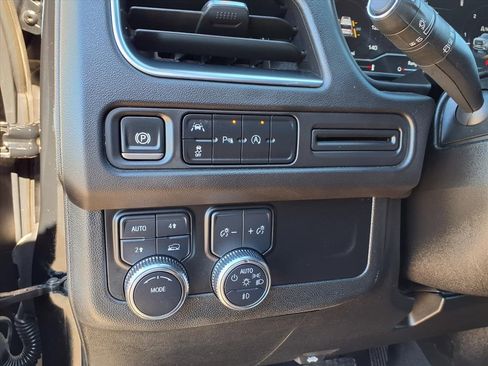 Used 2024 GMC Yukon XL SLE image 27