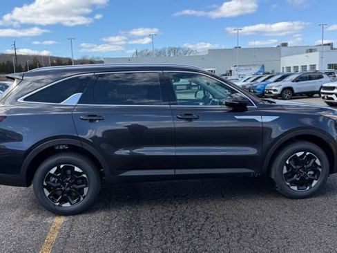 New 2026 Kia Sorento S AWD/4WD image 2