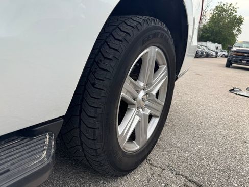 Used 2020 Ford Expedition XLT w/ Equipment Group 201A AWD/4WD image 14