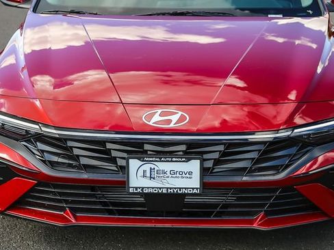 New 2025 Hyundai Elantra Limited FWD image 8