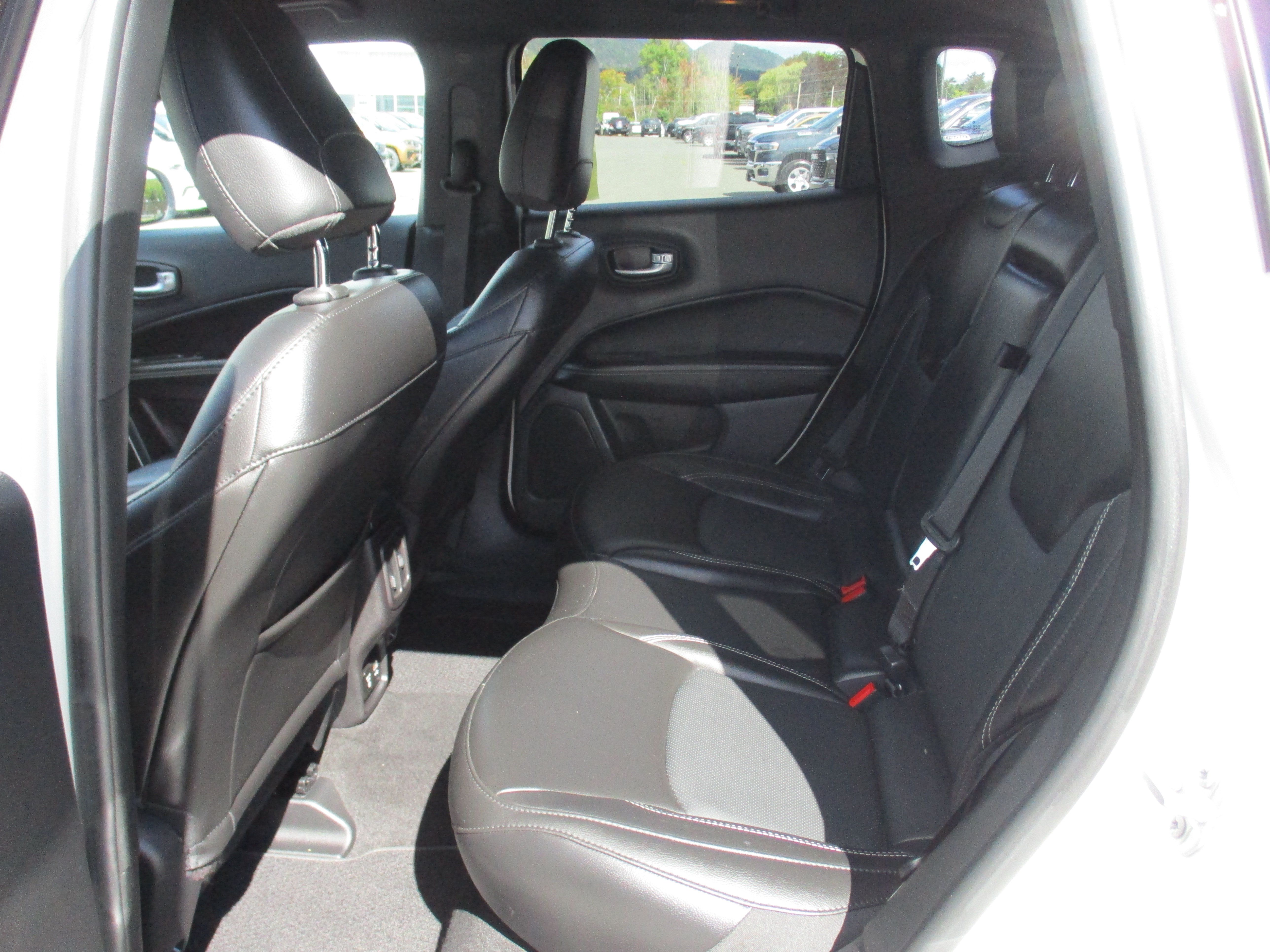 Used 2021 Jeep Compass Latitude AWD/4WD image 11