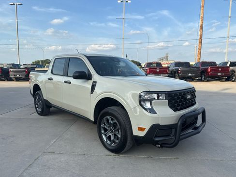 Used 2025 Ford Maverick XLT w/ Equipment Group 302A AWD/4WD image 2