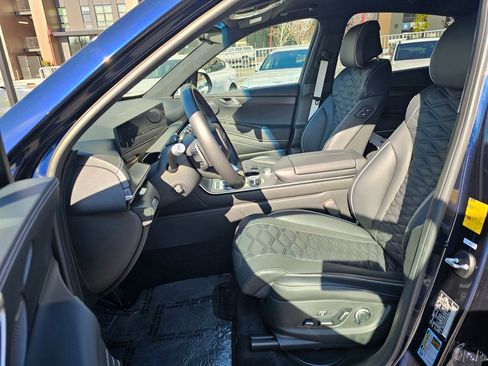 Certified 2025 Genesis GV80 3.5T image 21