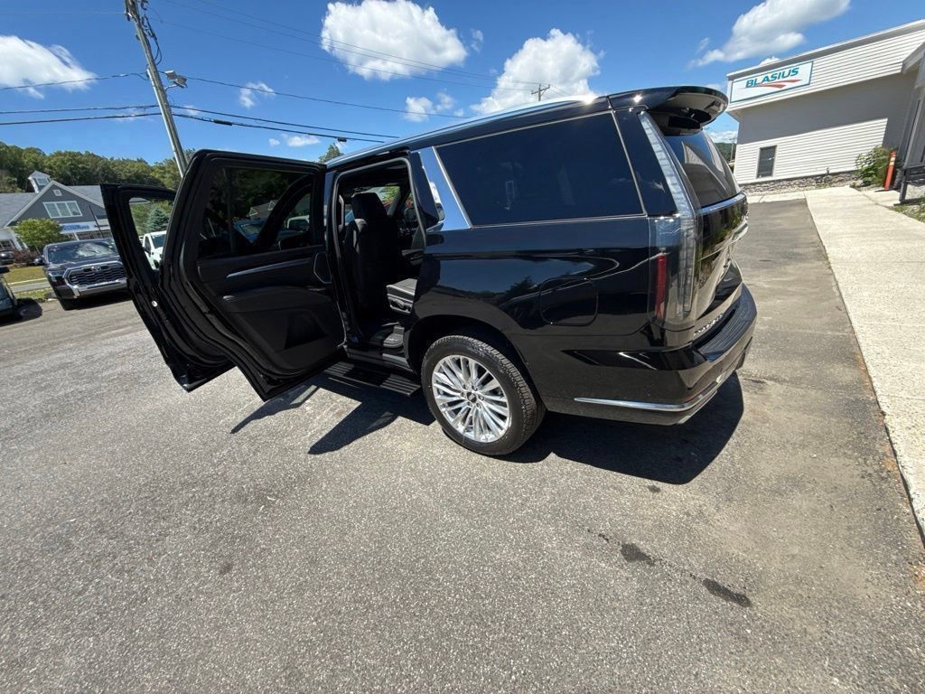 Used 2026 Cadillac Escalade Luxury AWD/4WD image 98