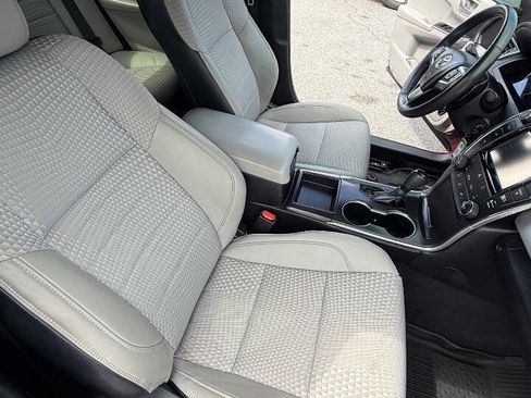 Used 2015 Toyota Camry SE FWD image 13