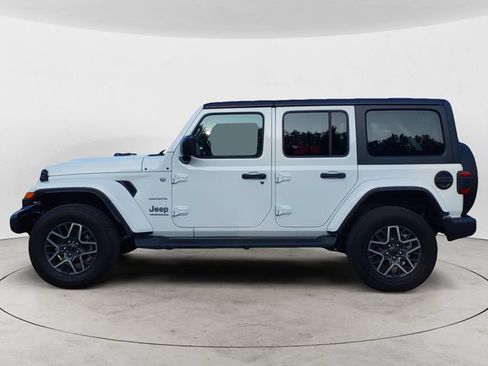 Used 2024 Jeep Wrangler Unlimited Sahara w/ Technology Group AWD/4WD image 8