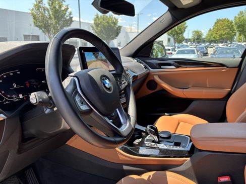 Certified 2025 BMW X4 xDrive30i AWD/4WD image 16