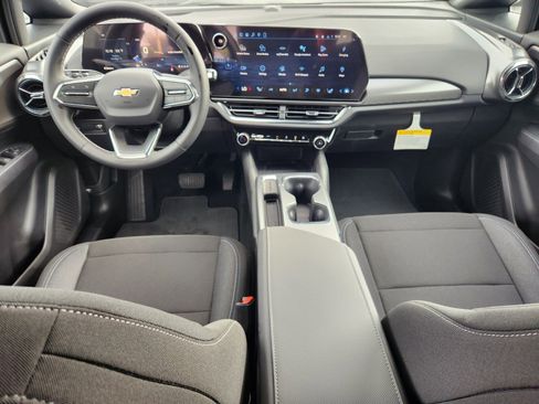 New 2026 Chevrolet Equinox EV LT image 8