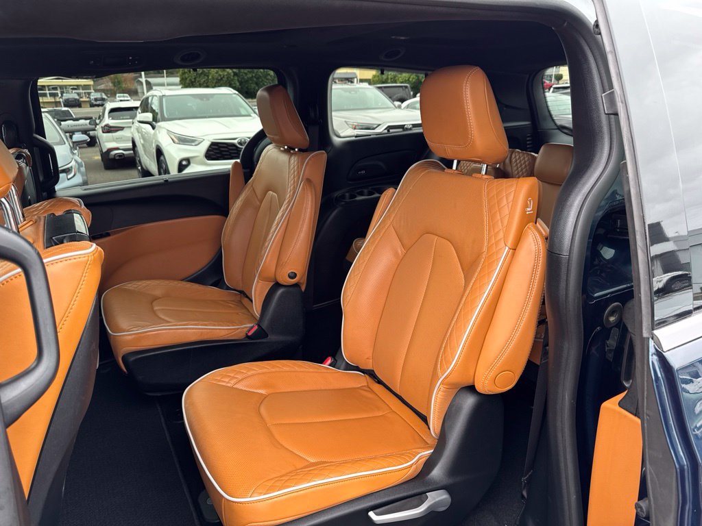 Used 2023 Chrysler Pacifica Pinnacle FWD image 7