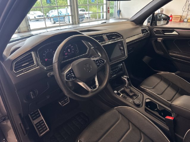 Used 2024 Volkswagen Tiguan SEL R-Line AWD/4WD image 25