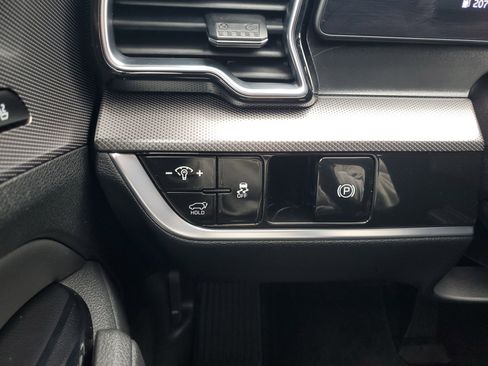 Certified 2025 Kia Sportage SX image 26