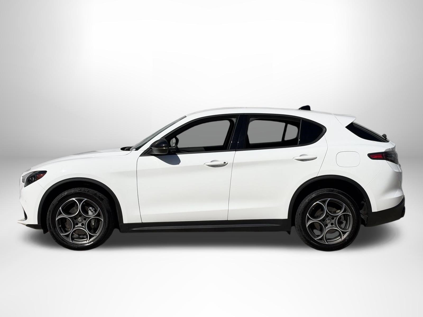 Used 2025 Alfa Romeo Stelvio Sprint AWD/4WD image 6