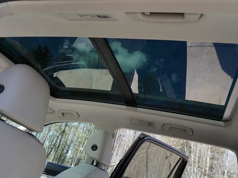 Used 2019 Volkswagen Tiguan SEL image 20