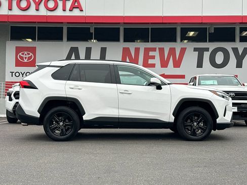 Used 2025 Toyota RAV4 XLE FWD image 6