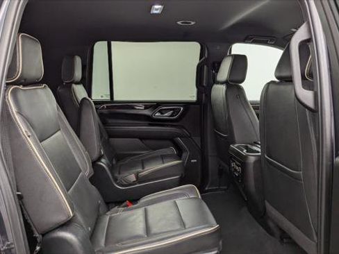 Used 2023 Chevrolet Suburban Premier image 22